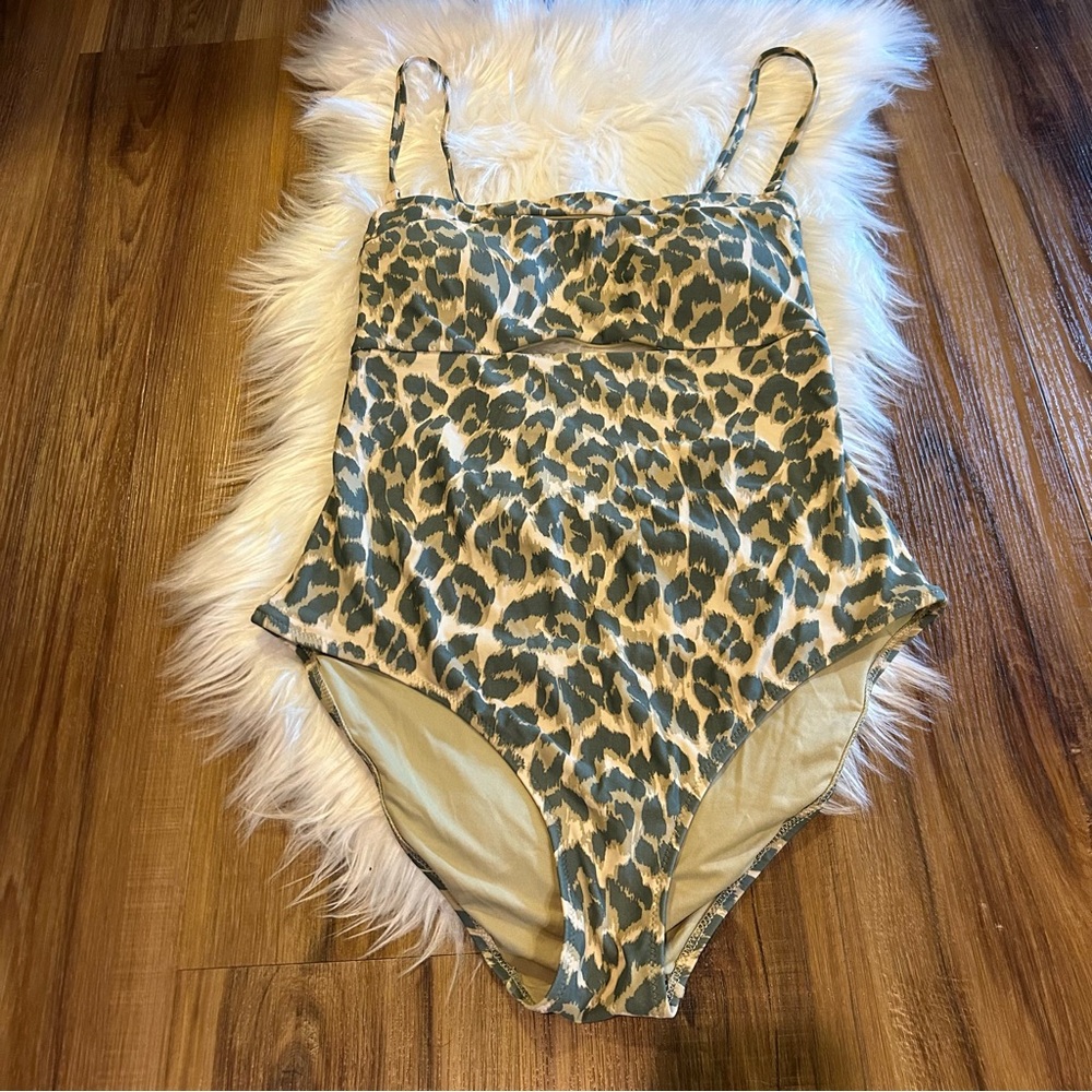 Aerie Bandeau Convertible One Piece Swimsuit Leopard Keyhole Tan size Medium